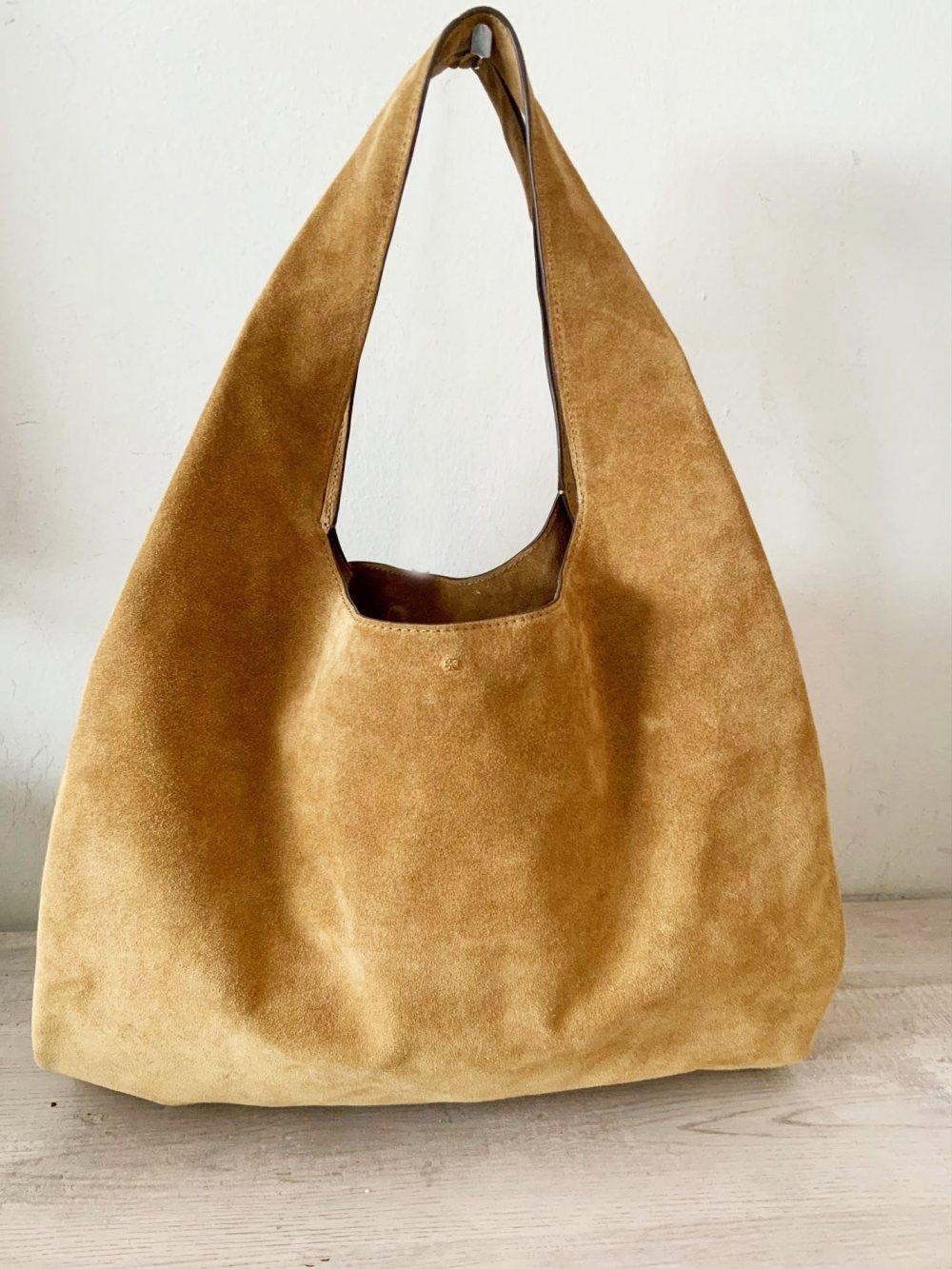 TORY BURCH SLOUCH SUEDE SHOULDER BAG IN CAMEL SUEDE